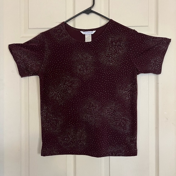 Very pretty Dark maroon blouse with sparkle floral like pattern. Size small - Picture 9 of 12